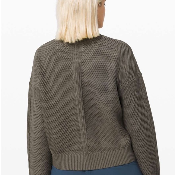 💥SOLD💥 lululemon ‘new heights sweater’ in grey sage - Picture 2 of 8
